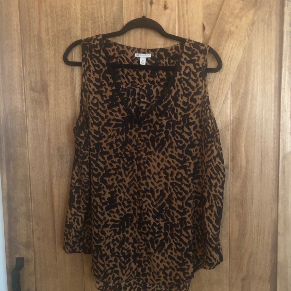 Leopard sleeveless blouse